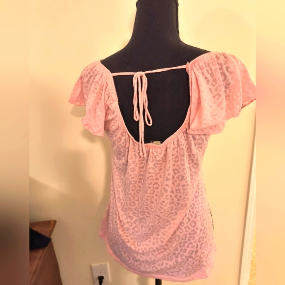 💎Sugar Tart Pink Leopard Print Sheer Flutter Sleeve Tee with Cut-out Size M - Picture 2 of 10